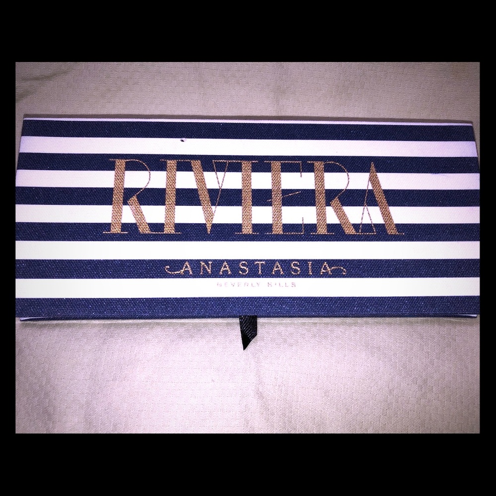Eyeshadow palette